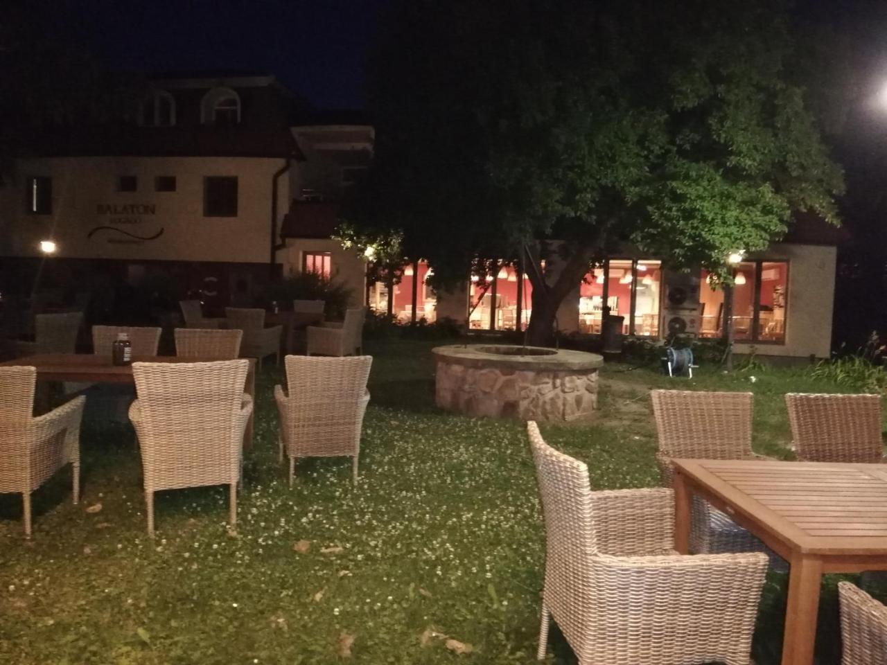 Sziget23 Hotel Ábrahámhegy Exterior foto
